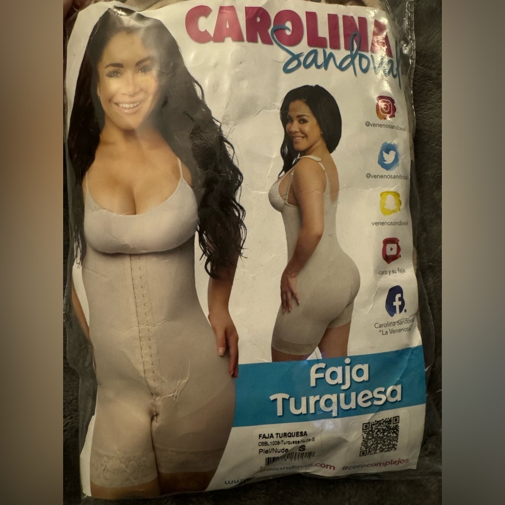 Carolina Sandoval Faja Turquesa